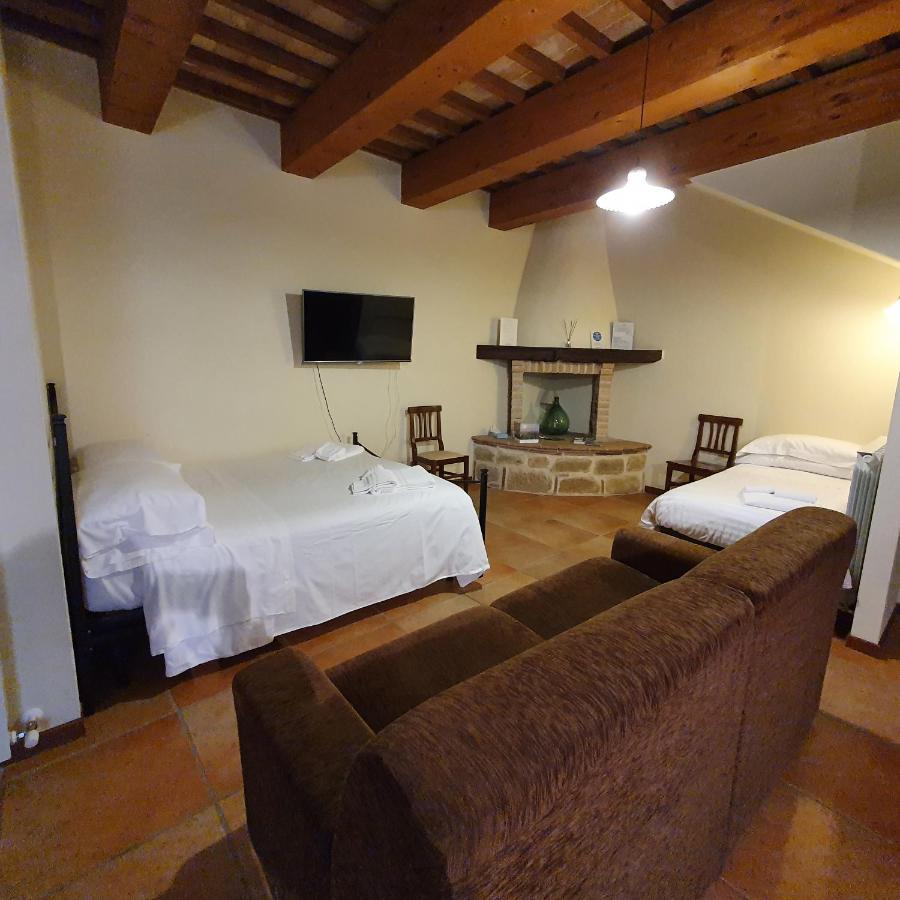 Pietra Maula Agriturismo Castelraimondo Exterior foto